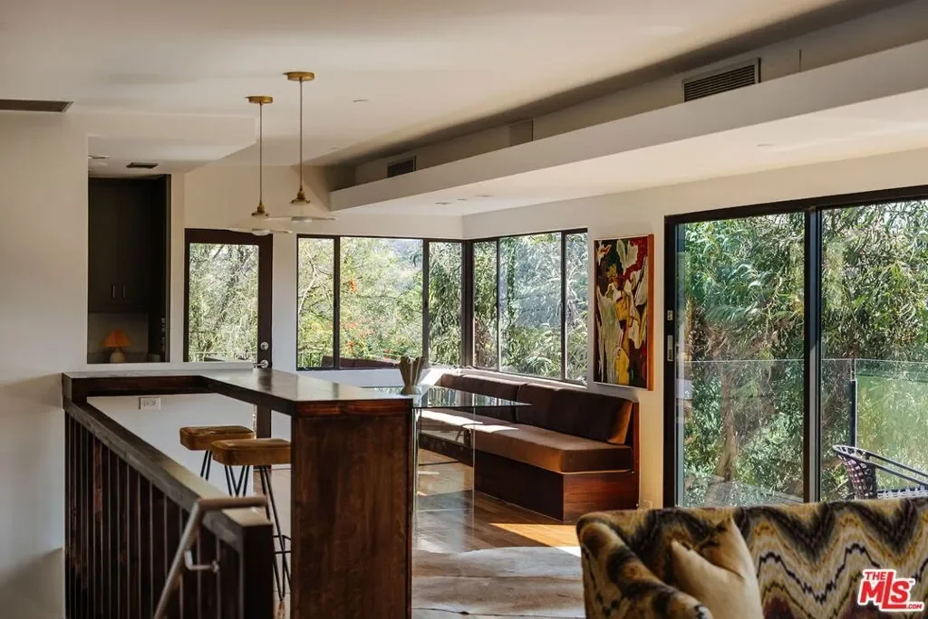8715 Skyline Drive, Los Angeles, California, United States. - Photo 27