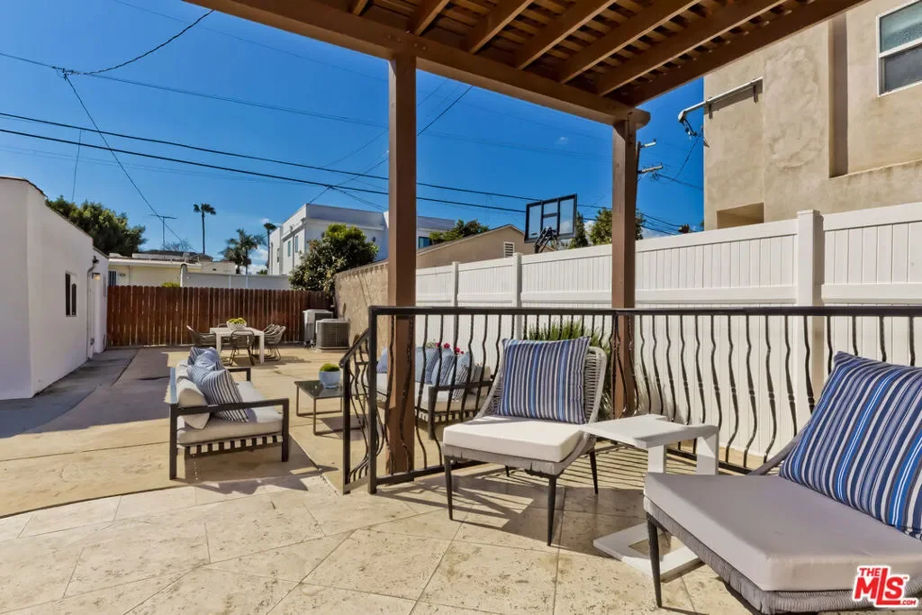 1471 S Crest Drive, Los Angeles, California, United States. - Photo 27