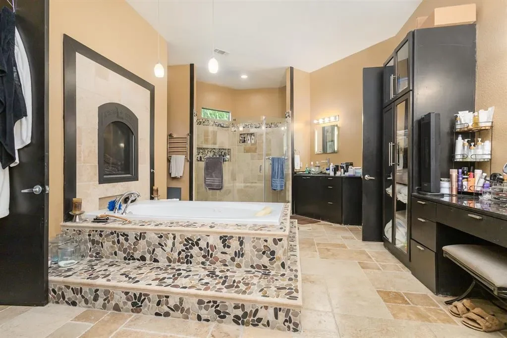 1031 Mallard Pointe Drive, Grand Prairie, Texas, United States. - Photo 18