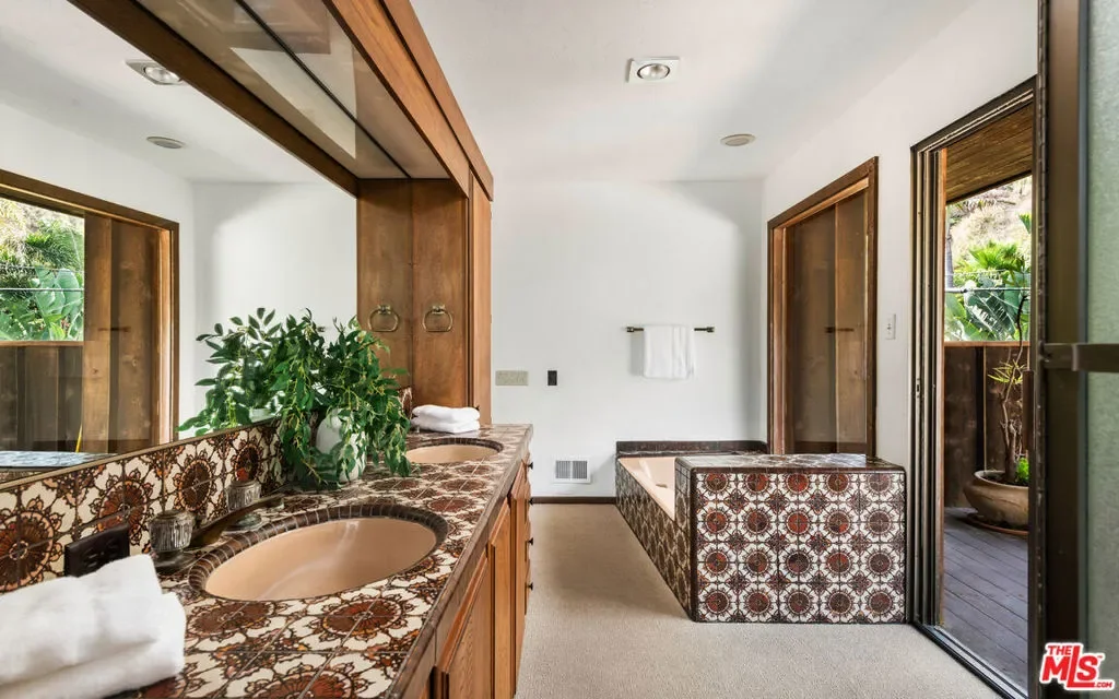26902 Malibu Cove Colony Drive, Malibu, California, United States. - Photo 3
