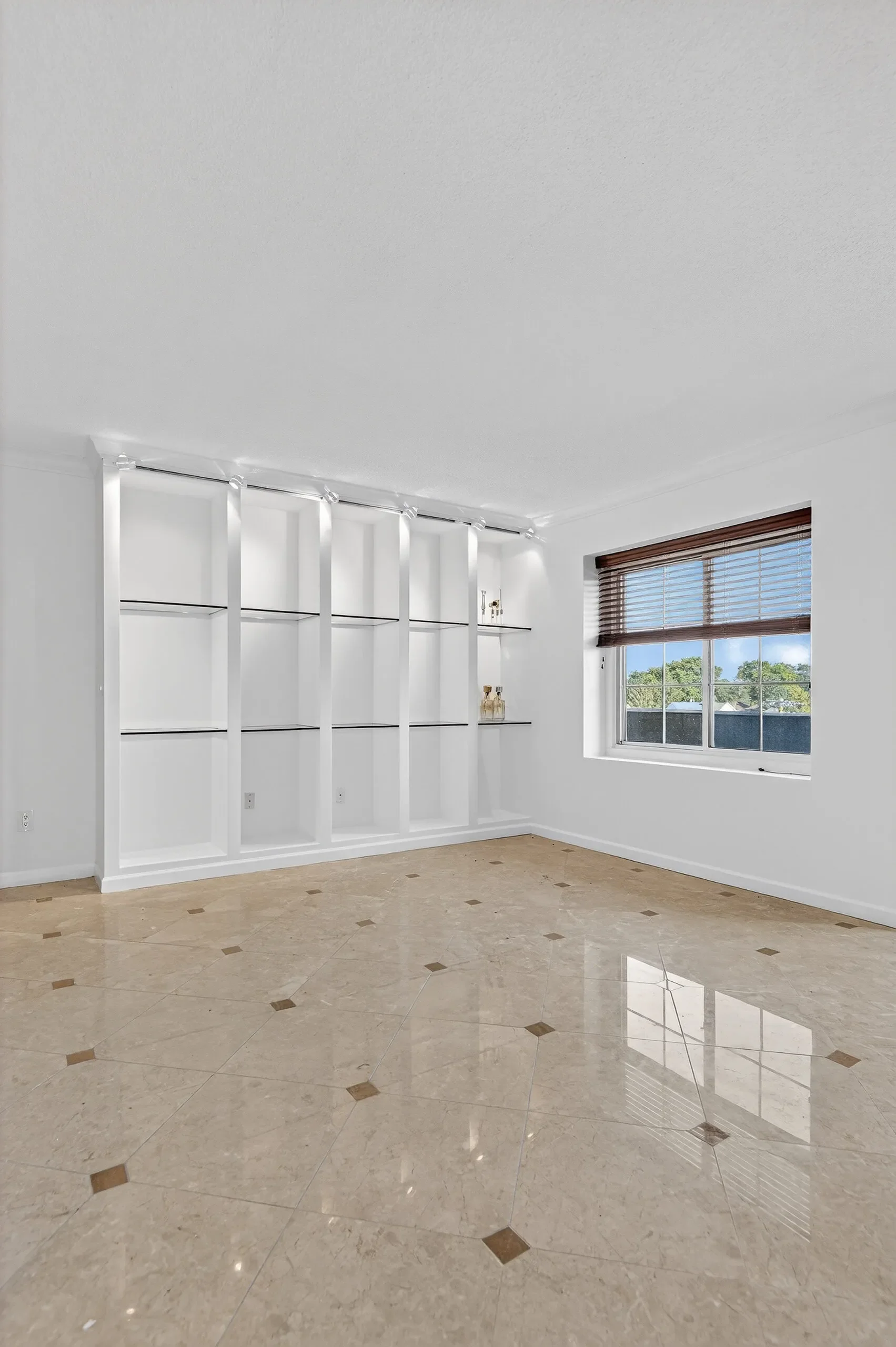 242 Maple Unit# 501, Westbury, NY 11590, Salisbury, New York, United States. - Photo 4