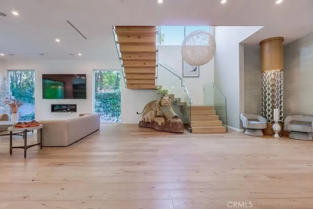 737 N Cherokee Avenue, Los Angeles, California, United States. - Photo 1