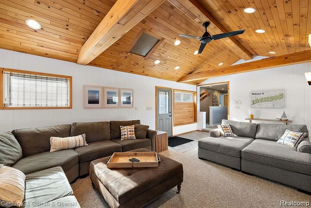 222 Ackerson Lake Drive, Jackson, MI 49201, Leoni, Michigan, United States. - Photo 1