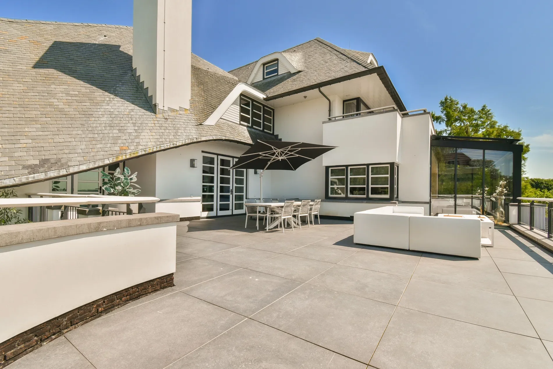 Exterior photo 3