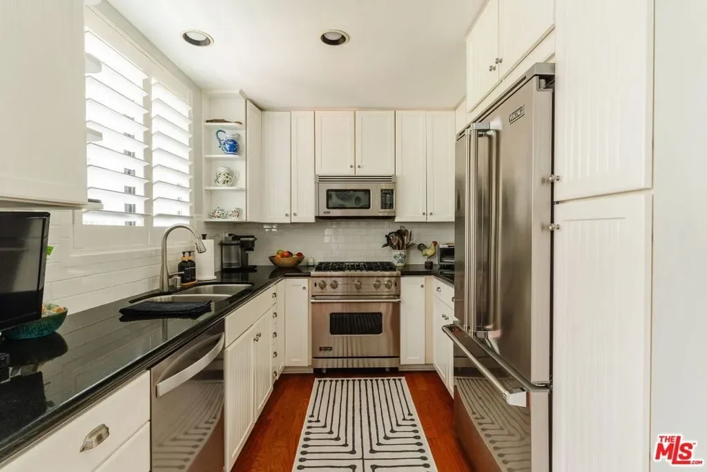 8611 Burton Way 5, West Hollywood, California, United States. - Photo 15