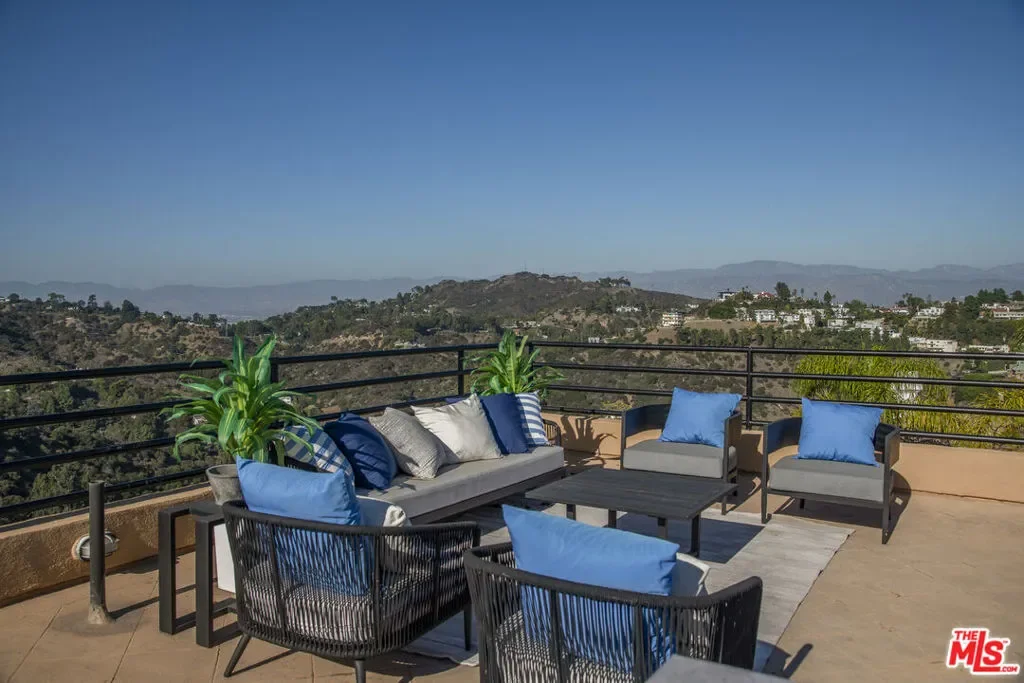2125 Kew Drive, Los Angeles, California, United States. - Photo 21