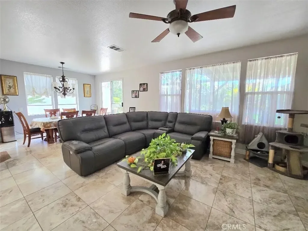 12745 Longhorne, Corona, California, United States. - Photo 9