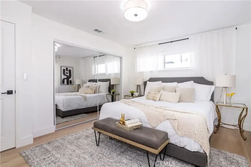 11722 Hayvenhurst, Los Angeles, California, United States. - Photo 17