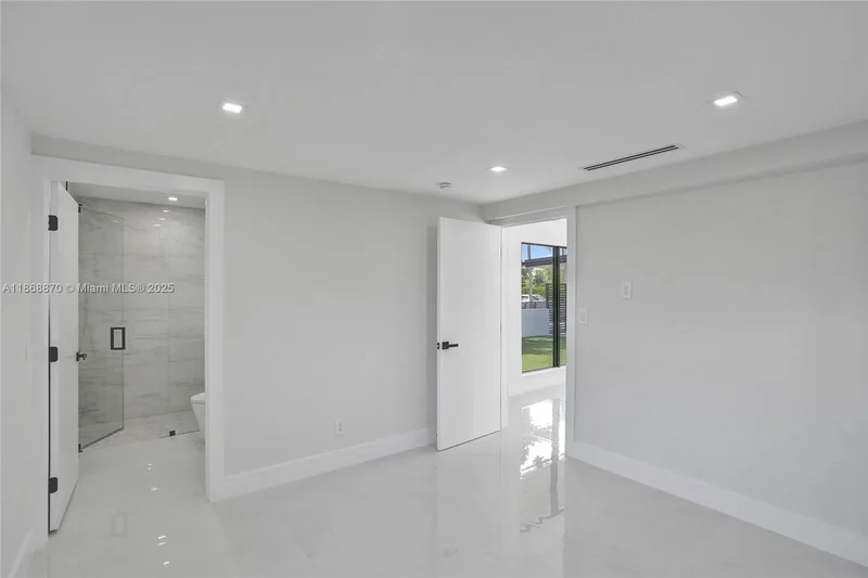 1931 NE 186th Dr, North Miami Beach, Florida, United States. - Photo 25