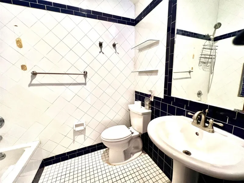 636 Derby Avenue, Woodmere, NY, 11598, USA, Woodmere, New York, United States. - Photo 23