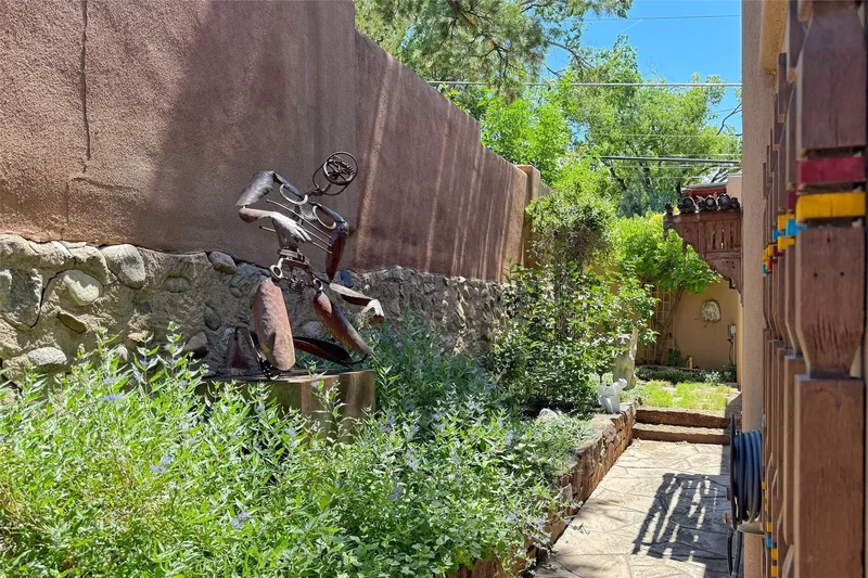 517 Paseo De Peralta , Santa Fe, NM 87501, Santa Fe, New Mexico, United States. - Photo 37