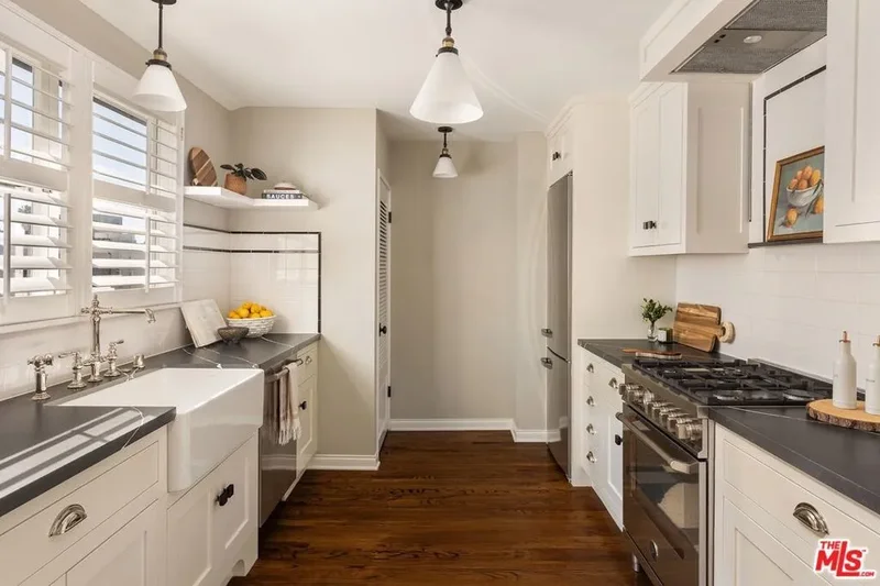 118 1/2 N Flores Street, West Hollywood, California, United States. - Photo 8