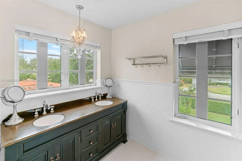 1291 NE 102nd St, Miami, Florida, United States. - Photo 32