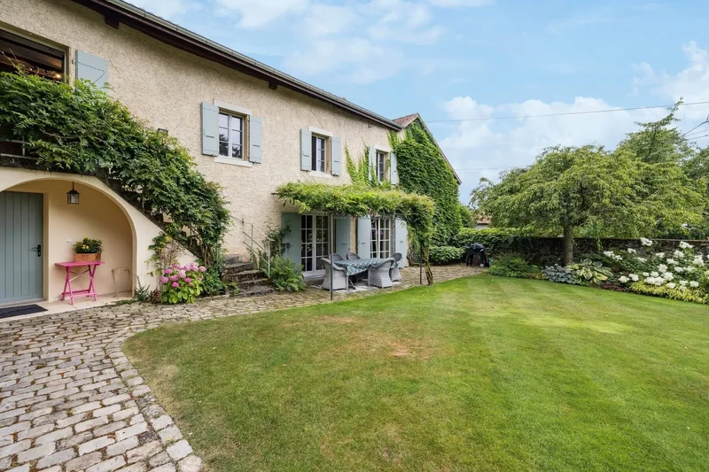 Charming Property In A Green Setting!