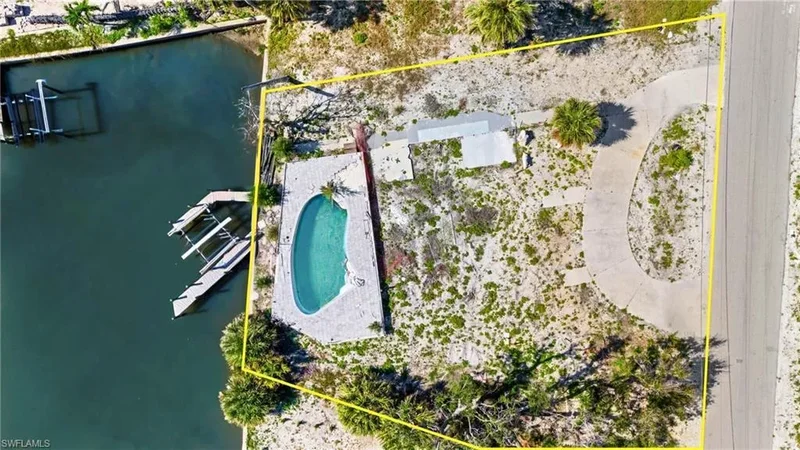 180 Donora BLVD, Fort Myers Beach, Florida, United States. - Photo 1