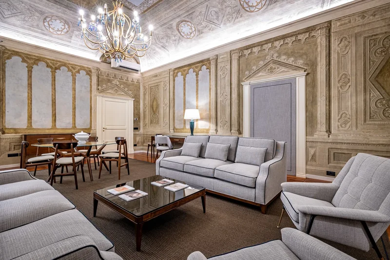 A Historic Jewel Steps from Florence’s Duomo: Luxury, Versatility, and Timeless Elegance