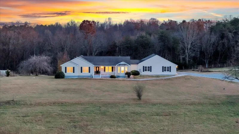 1962 McDaniel Rd RD, Bedford, VA 24523, Bedford, Virginia, United States. - Photo 150