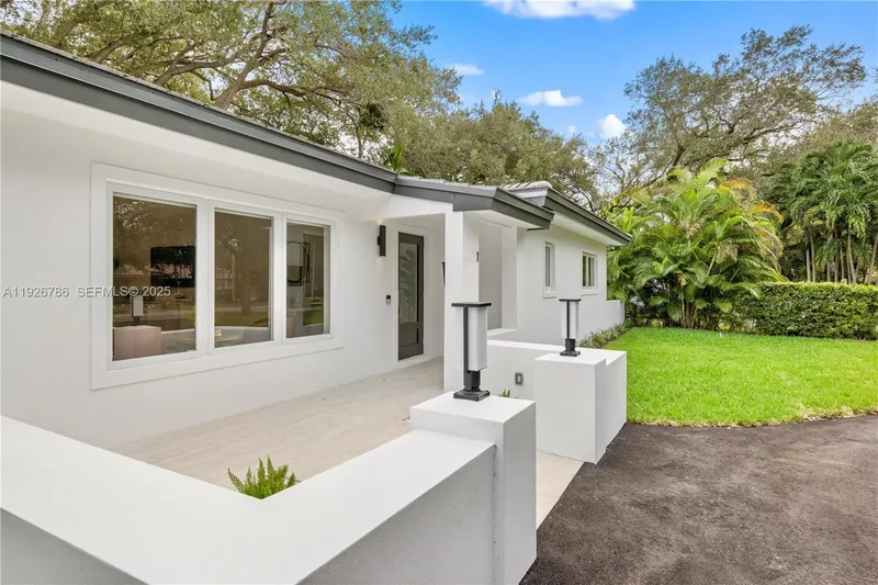 6011 Maynada St, Coral Gables, Florida, United States. - Photo 29
