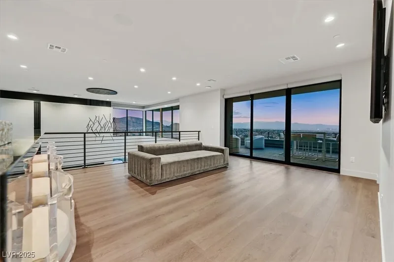 807 Magnum Cliff Court, Henderson, Nevada, United States. - Photo 43