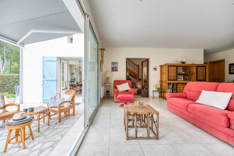 ST PALAIS SUR MER, T 17420, Saint-Palais-sur-Mer, Nouvelle-Aquitaine, France. - Photo 14