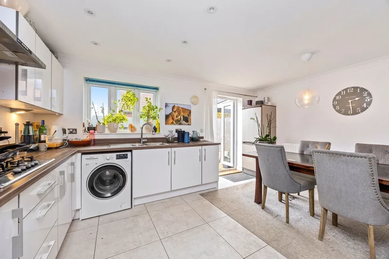 4 Lawrenson Mews, Billingshurst, RH14 9XD, Billingshurst, England, United Kingdom. - Photo 4