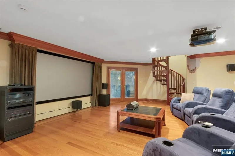7 Finn Court, Mahwah, NJ 07430, Mahwah, New Jersey, United States. - Photo 38