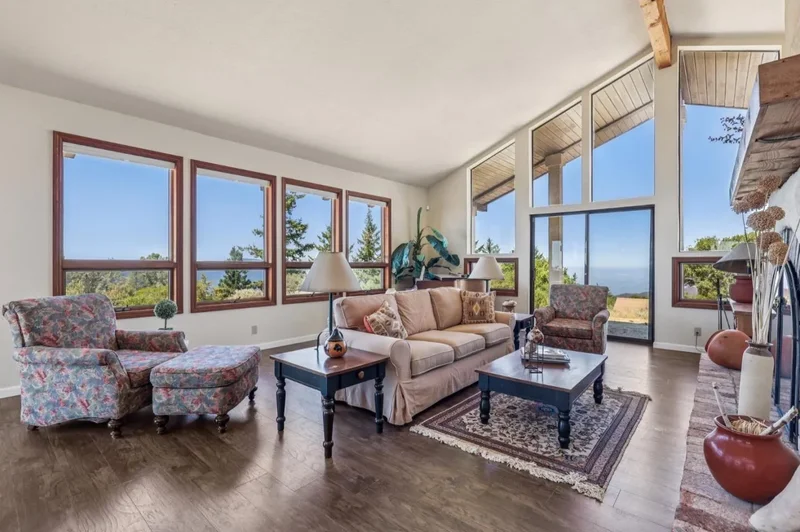 Single Family Residence in Los Gatos