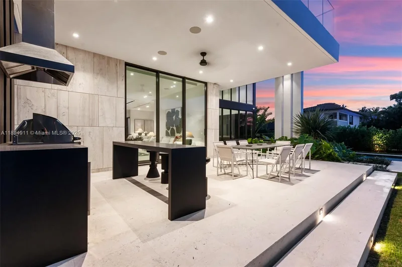 478 Tamarind Dr, Hallandale Beach, Florida, United States. - Photo 3