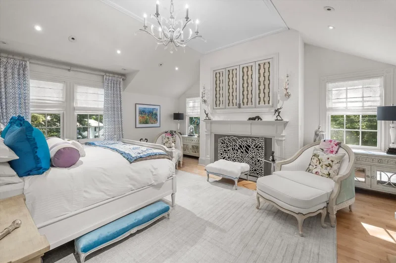 142 Crafts Road , Brookline, MA 02467, Brookline, Massachusetts, United States. - Photo 17