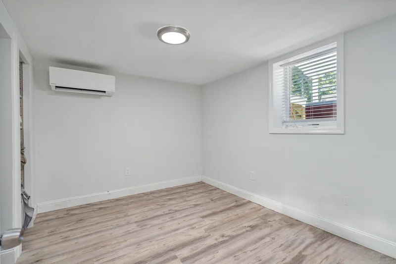 35 Suffolk Rd, Hampton Bays, New York, United States. - Photo 9