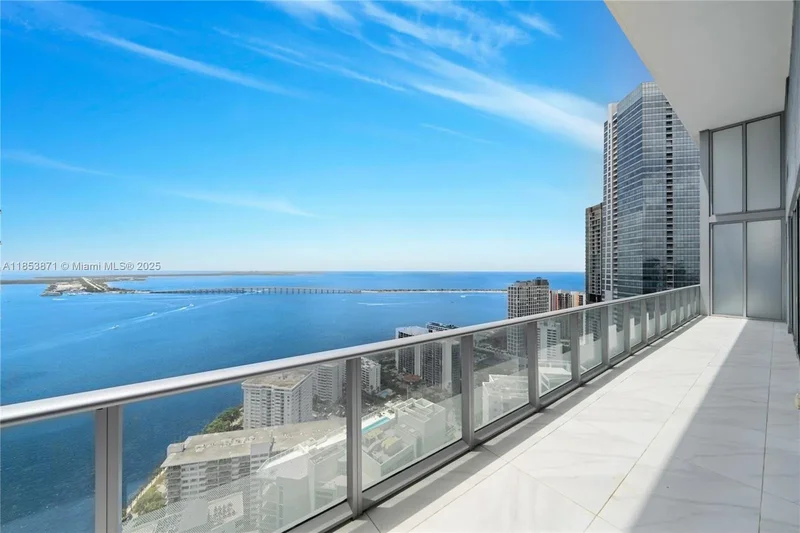1300 Brickell Bay Dr 4401, Miami, Florida, United States. - Photo 20