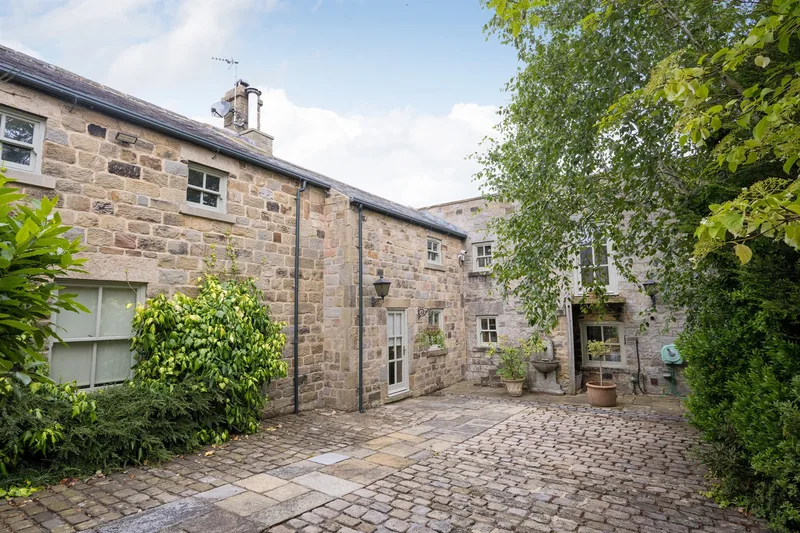 Wike, England, United Kingdom. - Photo 15