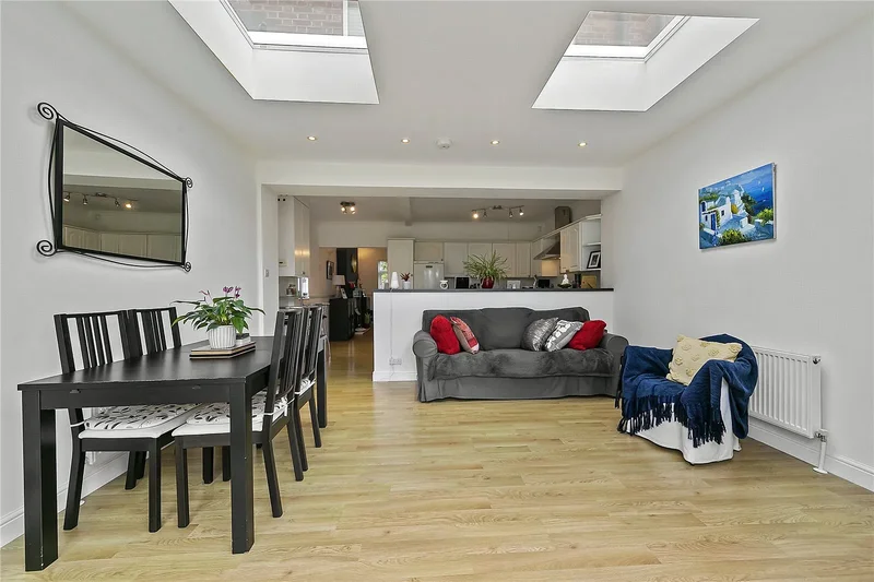 Thompson Avenue, Kew, TW9, Richmond, England, United Kingdom. - Photo 2