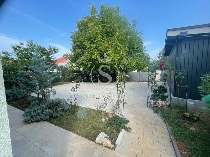 Umag, house with pool and sea view, 2 km from the sea