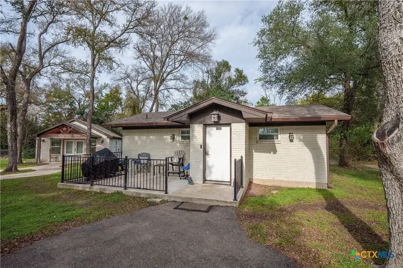 Single Family Residence in Belton