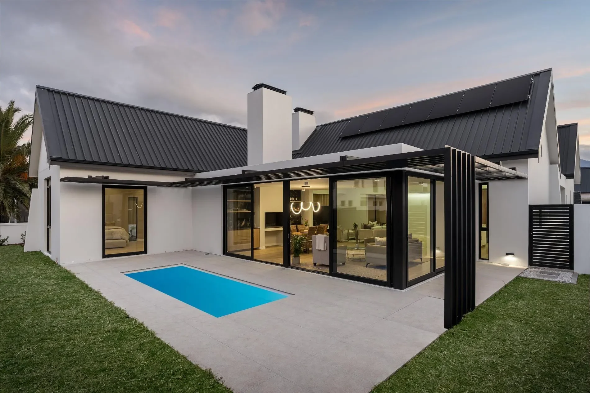Exterior photo 2