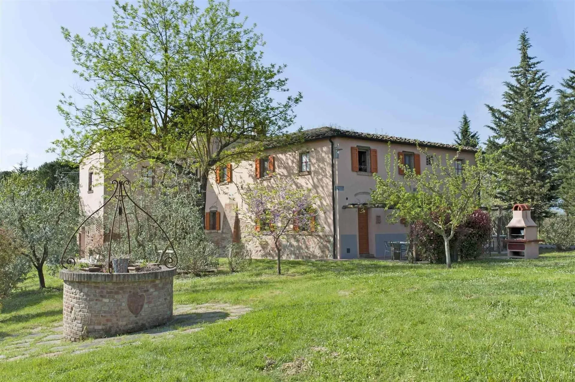 Exterior photo 2