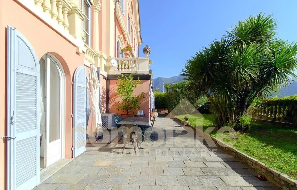 Exterior photo 2