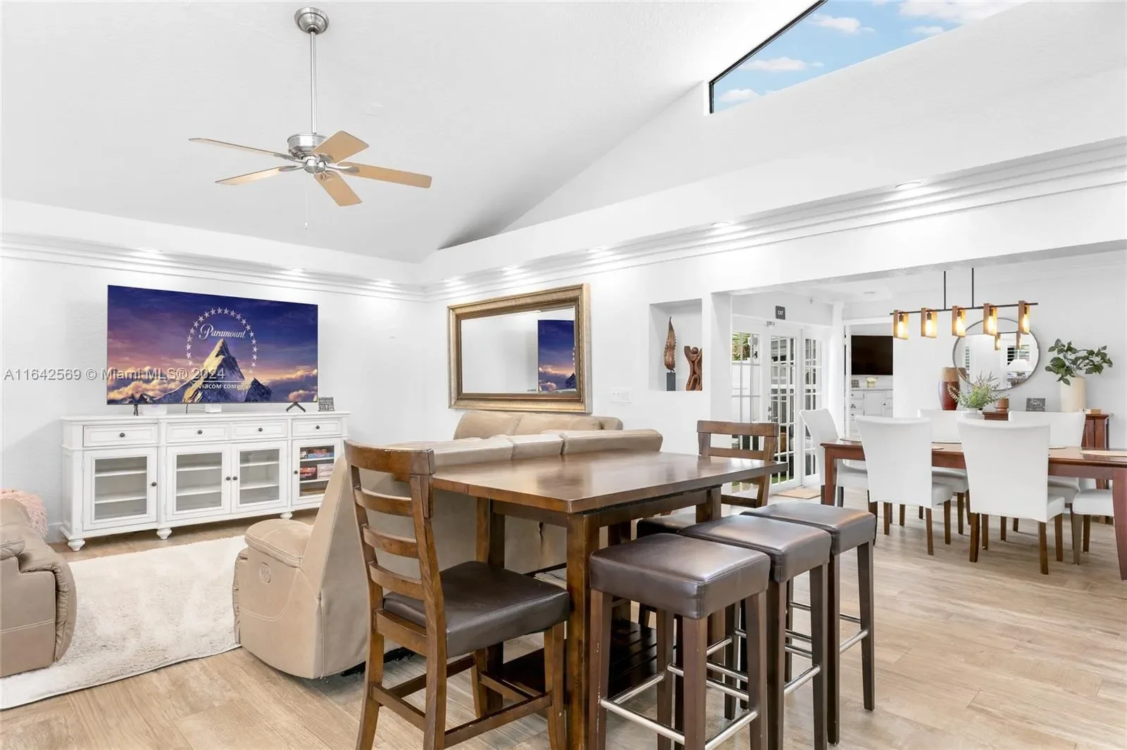 941 SE 4th Ave, Pompano Beach, Florida, United States. - Photo 3
