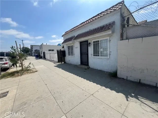 5881 S Broadway Avenue, Los Angeles, CA 90003, Los Angeles, California, United States. - Photo 3