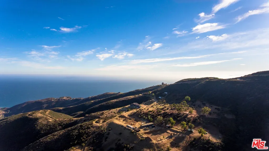 9950 COTHARIN Road, Malibu, California, United States. - Photo 32