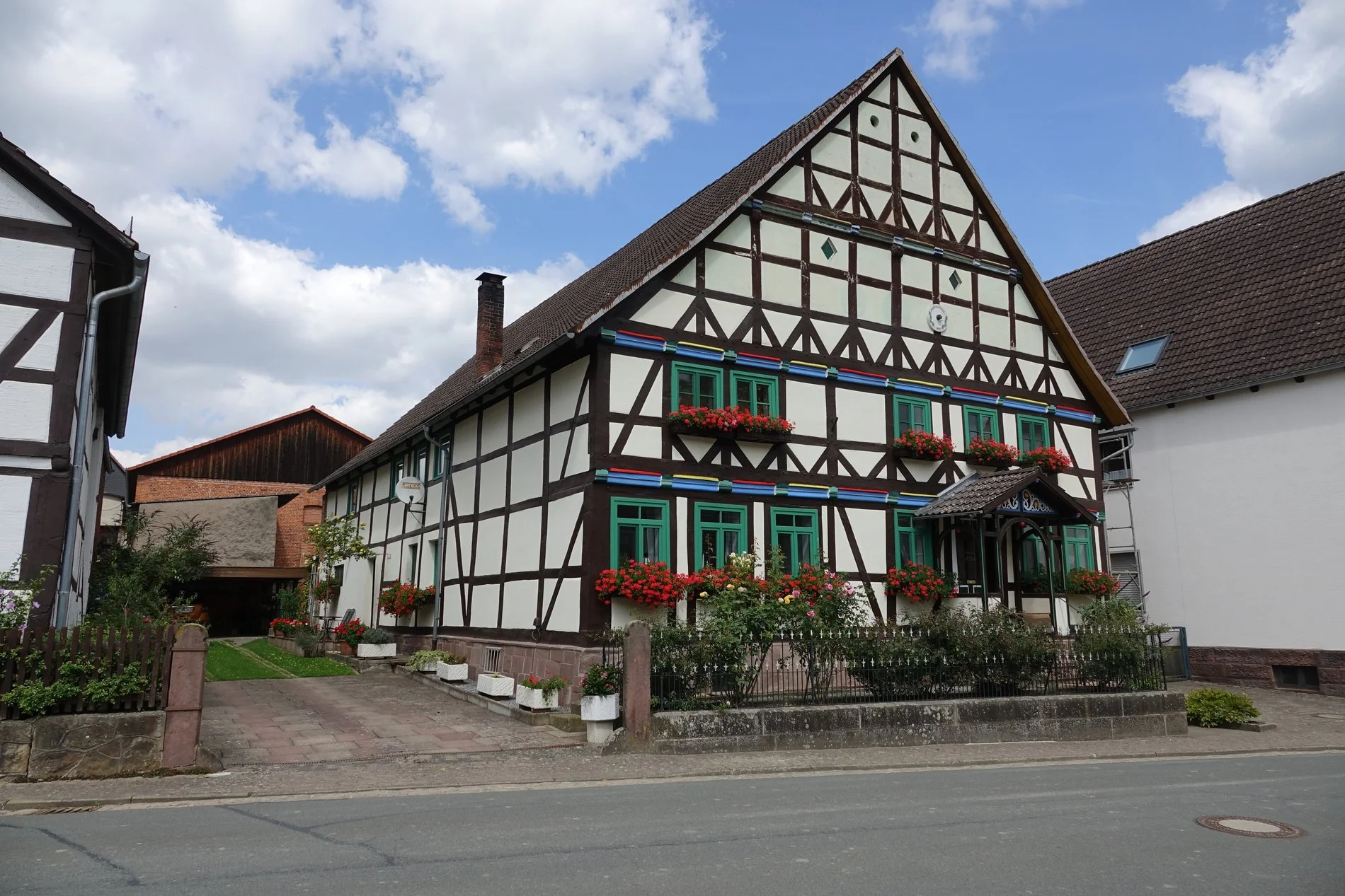 Exterior photo 5