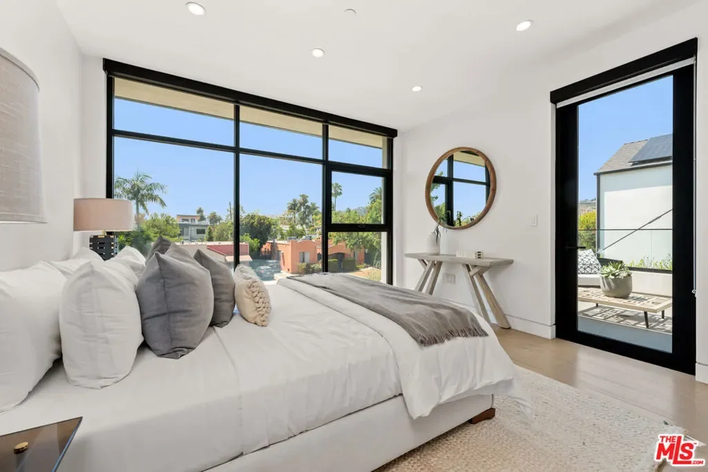 818 N Curson Avenue, Los Angeles, California, United States. - Photo 48