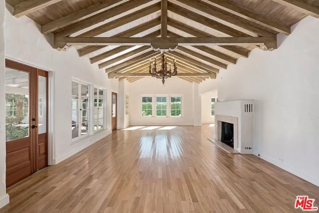 1017 Chevy Chase Drive, Beverly Hills, California, United States. - Photo 3