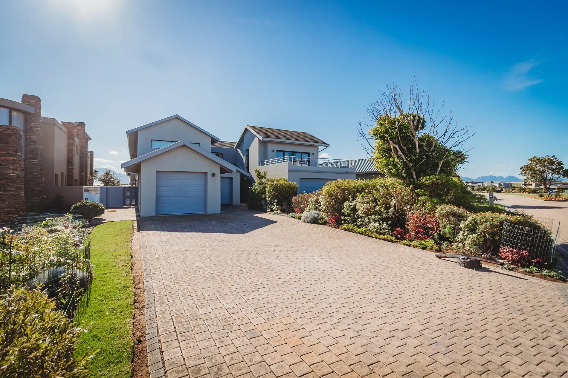 Exterior photo 7