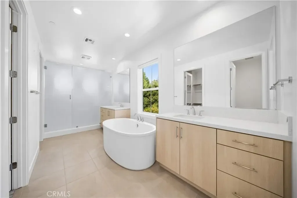 360 Riverbend, Lake Forest, California, United States. - Photo 30