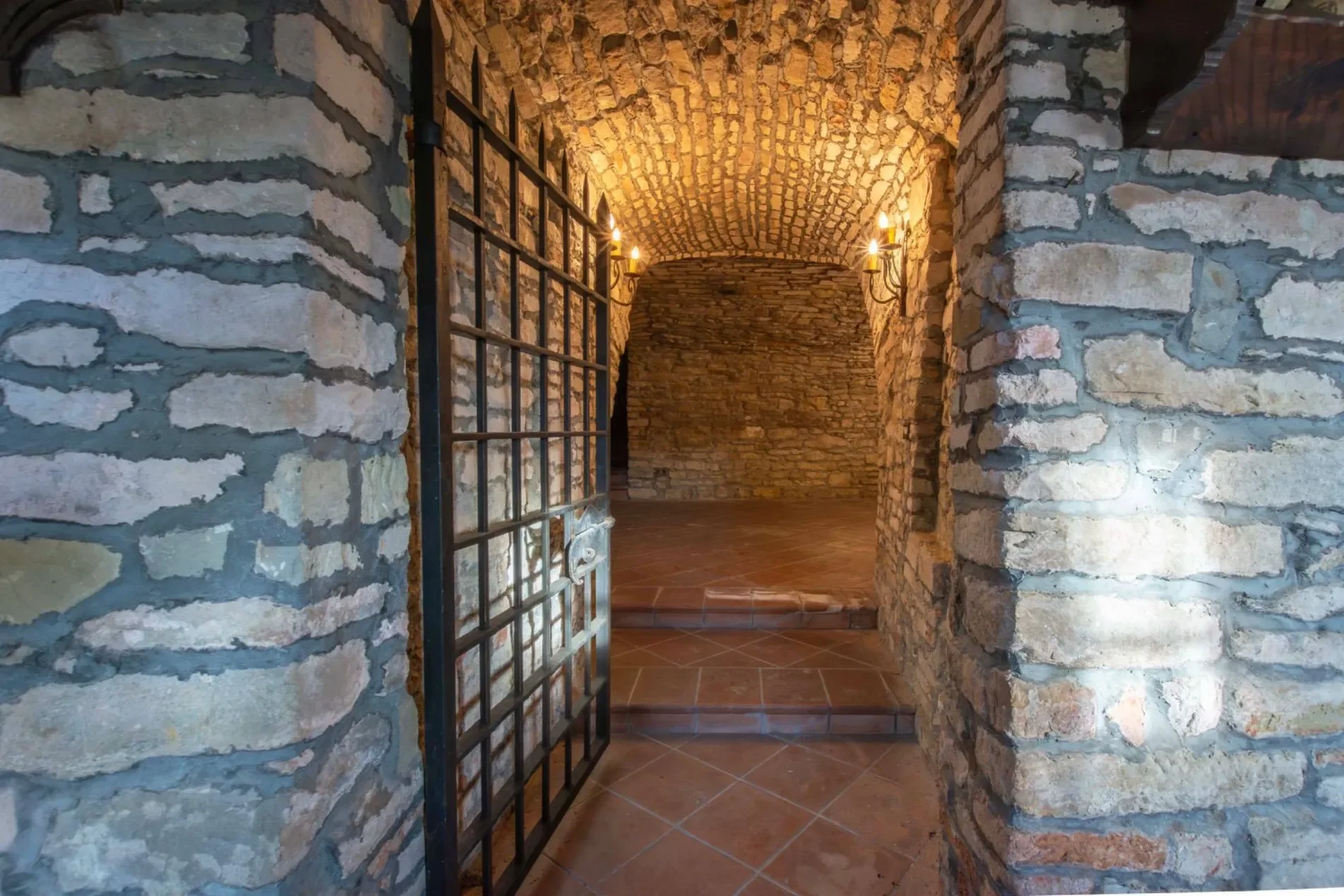 Piazza del castello 1, Bubbio, Piedmont, Italy. - Photo 12