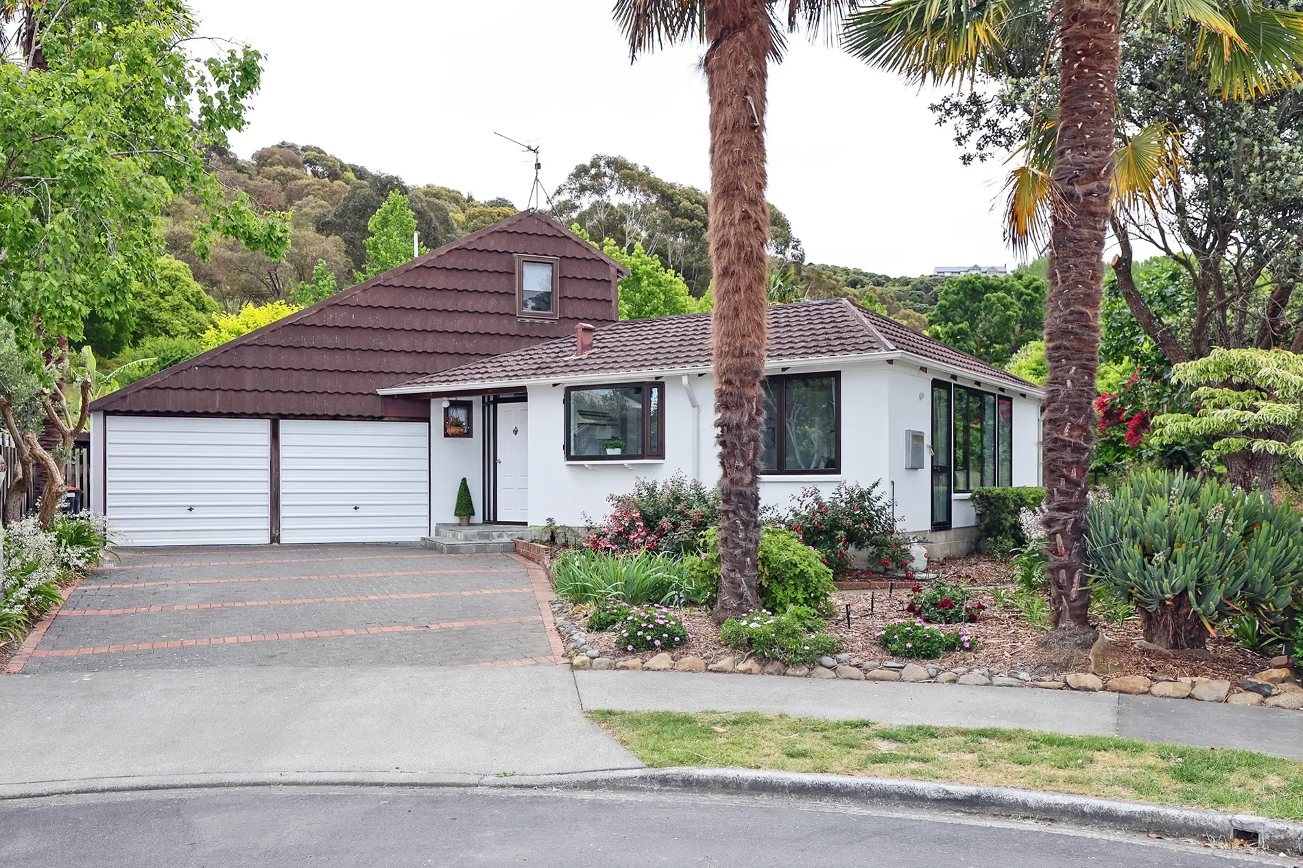 Exterior photo 2