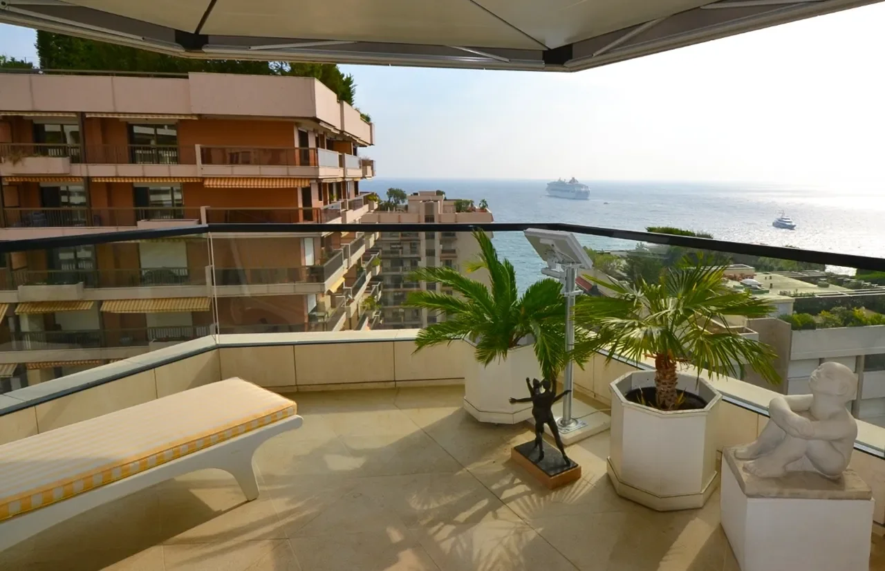 MASTER APARTMENT IN THE GOLDEN SQUARE