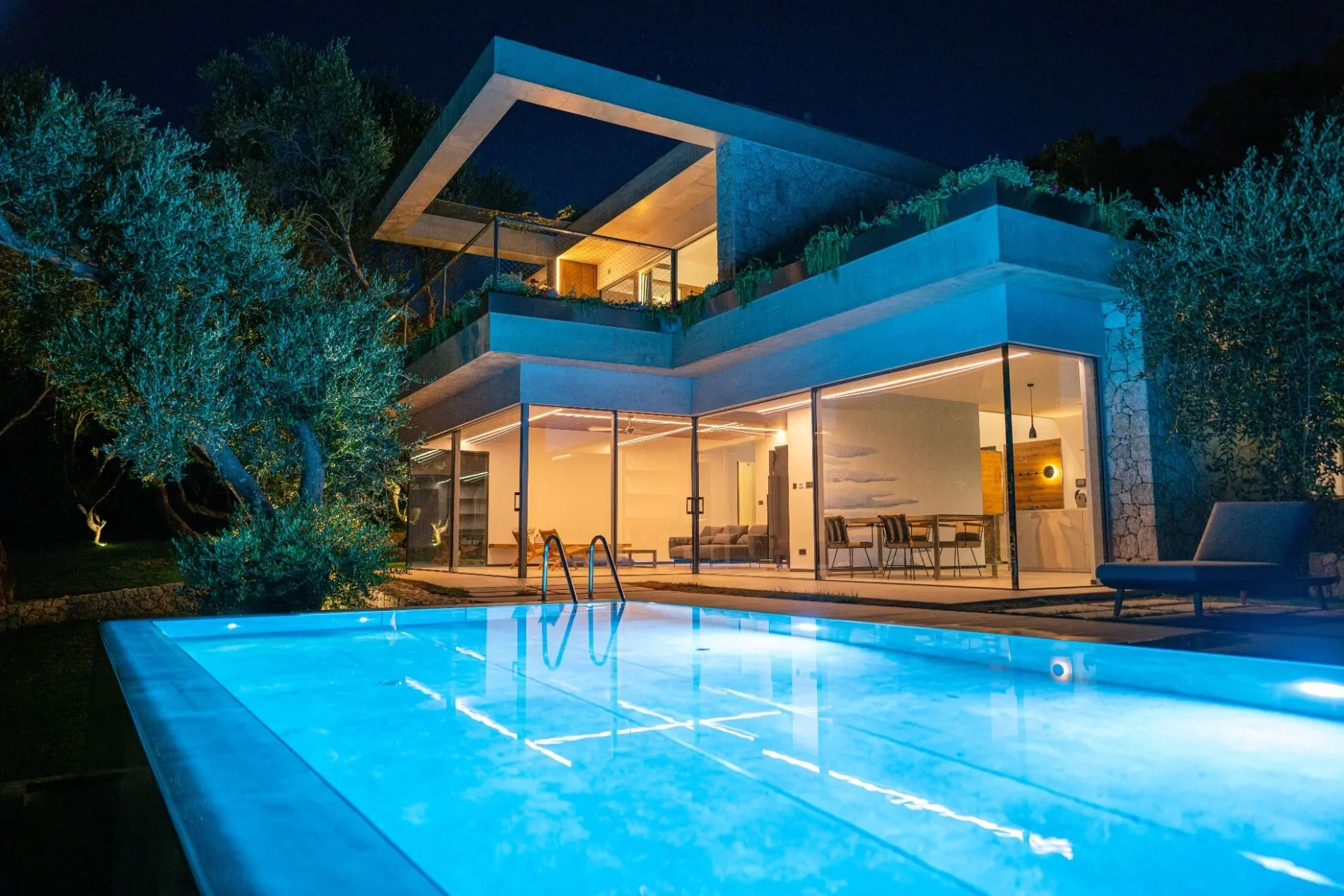 Exterior photo 5